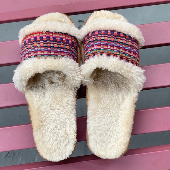 Minnetonka Rainbow Colorful Faux Fur Slippers 6 - Picture 1 of 3